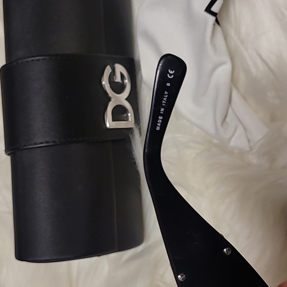 Dolce and Gabbana sunglasses - Picture 6 of 8